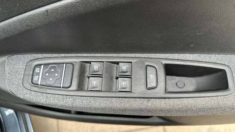 Renault Zoe 100kW S Edition R135 50kWh Rapid Charge 5dr Auto Electric Hatchback